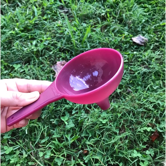 TUPPERWARE FUNNEL - Picture 1 of 9